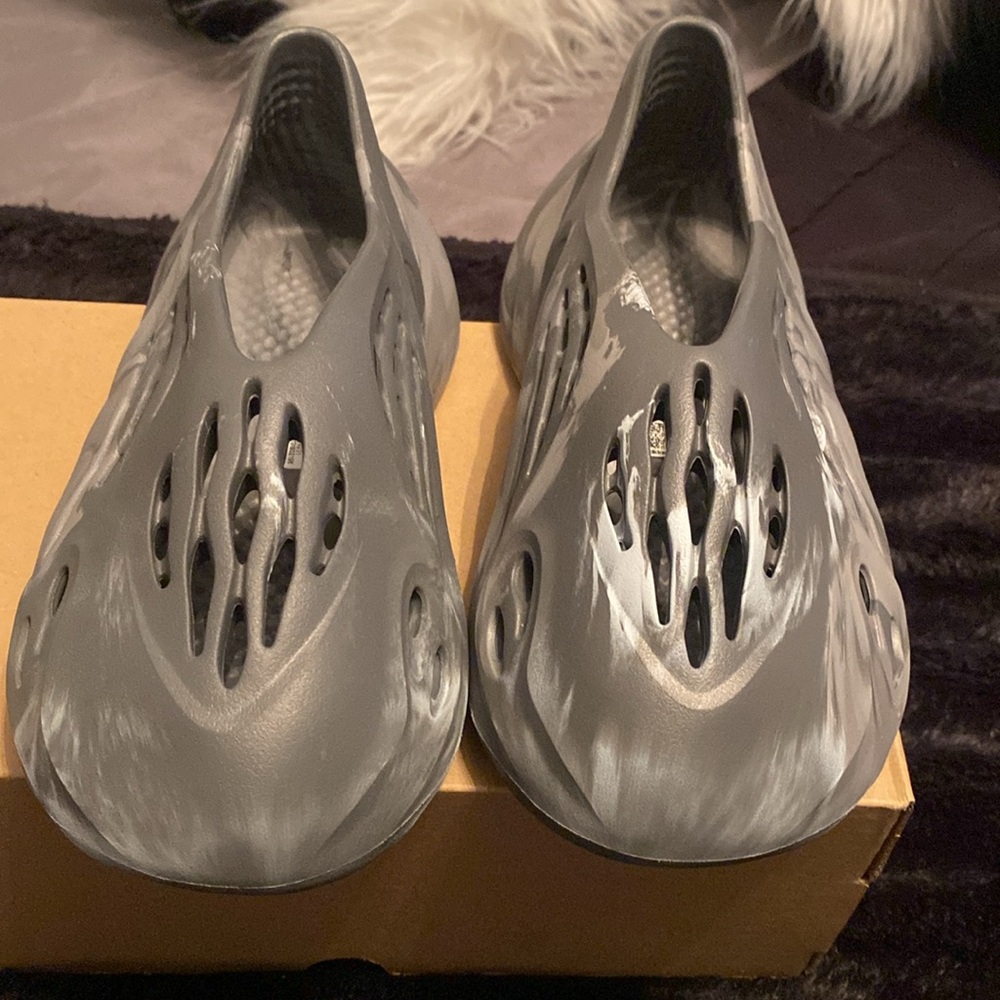 Authentic Yeezy Foam Rnr Granite - Picture 8 of 8